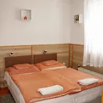 Pensión Melánia 3*