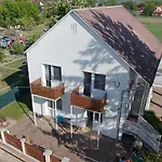 Melania Vendeghaz Balatonfokajar