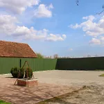 Melánia 3*