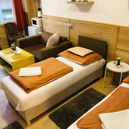 בית הארחה Melania Vendeghaz 3*