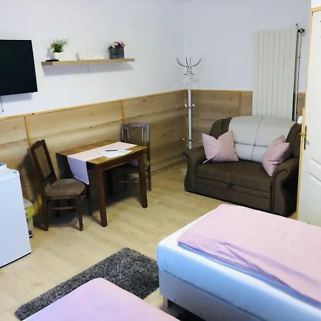 Melania Vendeghaz Balatonfőkajár